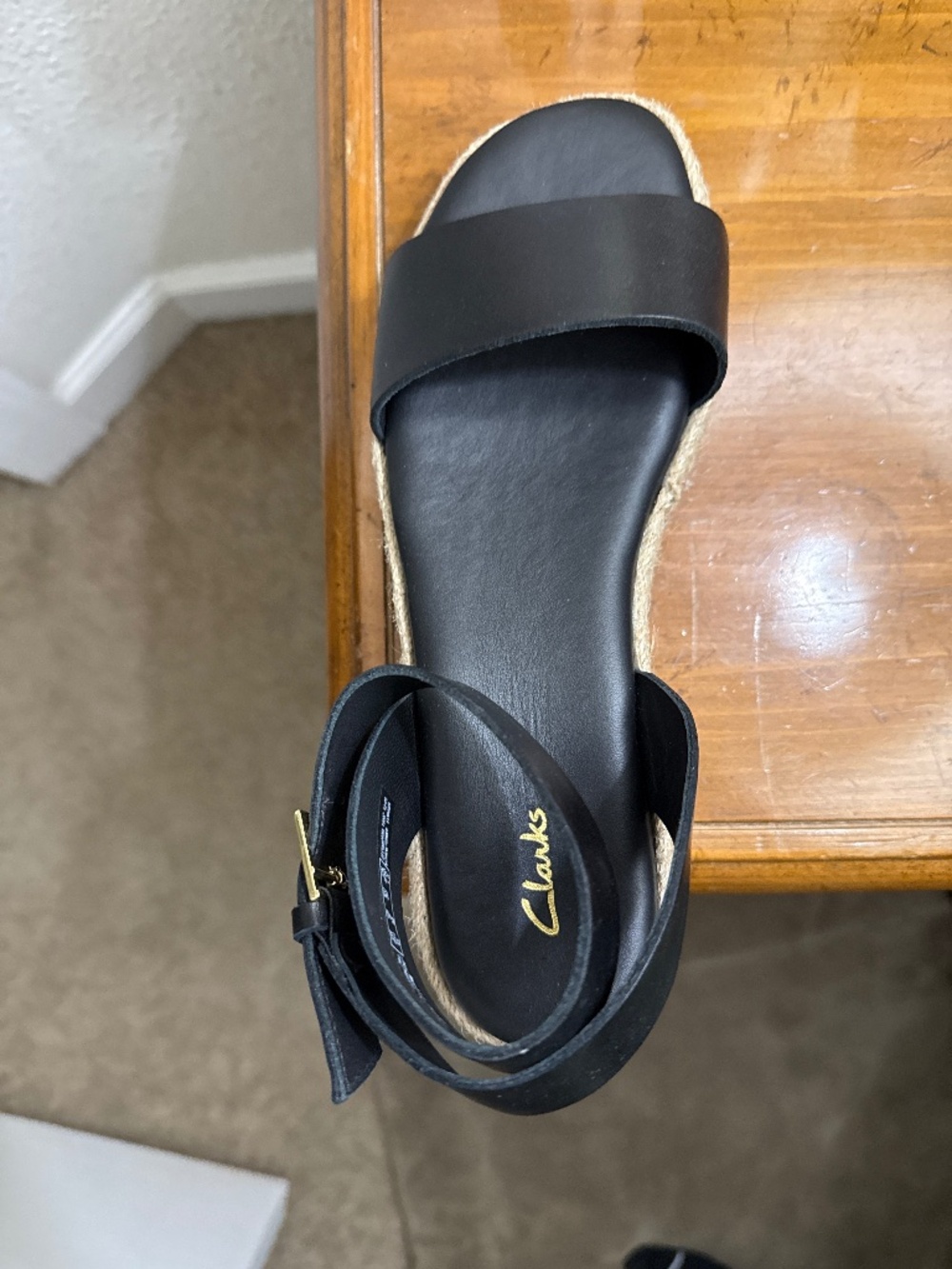 Clark’s sandals like new W US 8 M